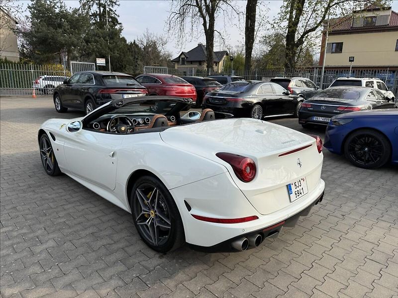 Ferrari California T 3,9 V8 412 kW - fotka 5 z 26