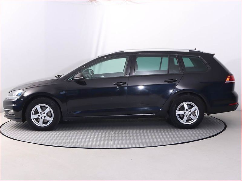 Volkswagen Golf (2018) 1.0 TSI, Navi, Tempomat - fotka 3 z 18