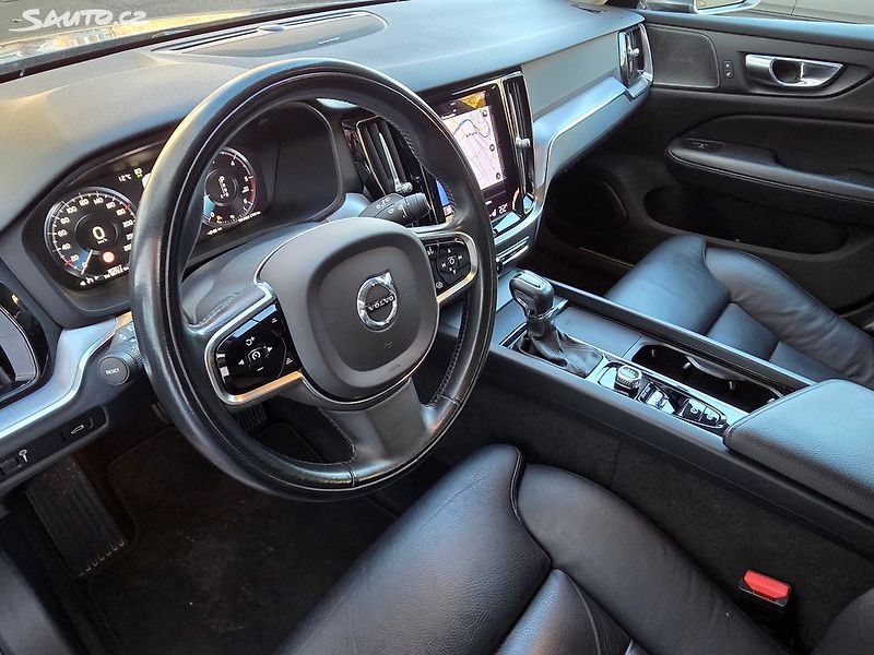 Volvo V60 (2020) 2.0 D4 AWD 4x4 Automat - fotka 24 z 37
