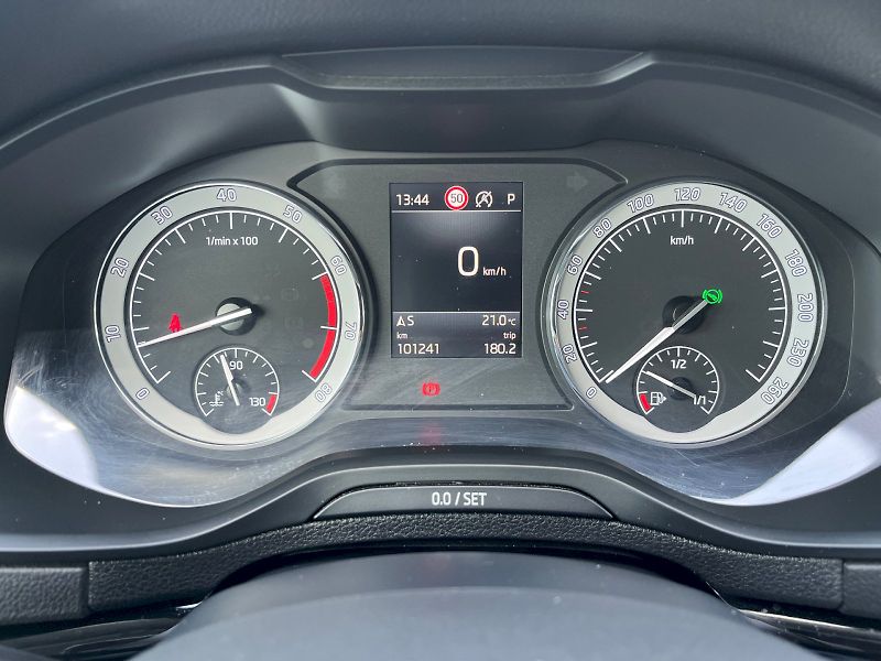Škoda Karoq (2019) 1.5 TSI 110 kW ACT Style DSG - fotka 16 z 28