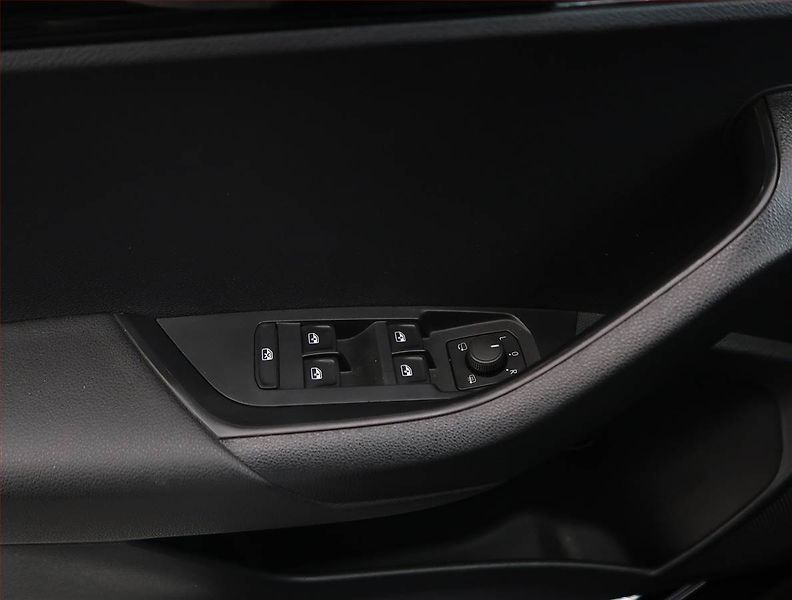 Škoda Karoq (2021) Style 2.0 TDI, Serv.kniha - fotka 25 z 25