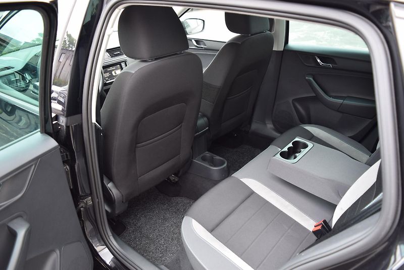 Škoda Rapid (2016) 1.2TSI 81kw ED. JOY XEN TAŽNÉ - fotka 17 z 45