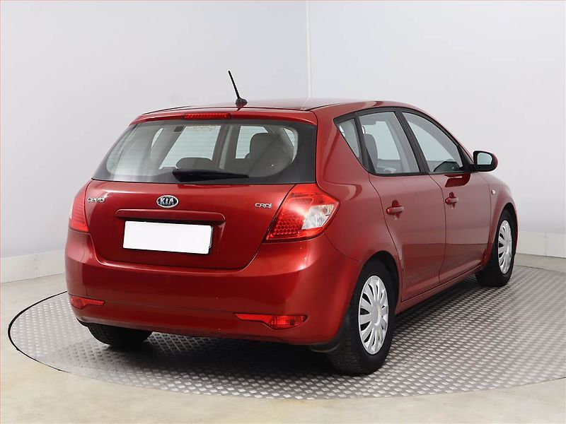 Kia Ceed (2009) 1.6 CRDi, po STK, pěkný stav - fotka 5 z 13