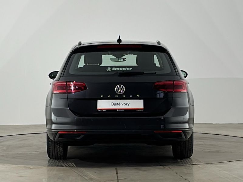 Volkswagen Passat Bussines - fotka 17 z 29