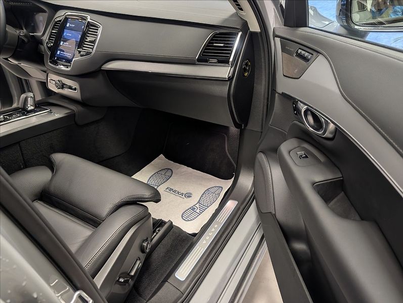 Volvo XC90 T8 Plus Dark Recharge AWD - fotka 38 z 39