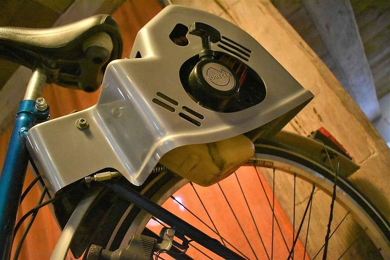 Motokola byla v různých obdobích velmi oblíbeným dopravním prostředkem. Toto je vůbec první český produkt tohoto druhu