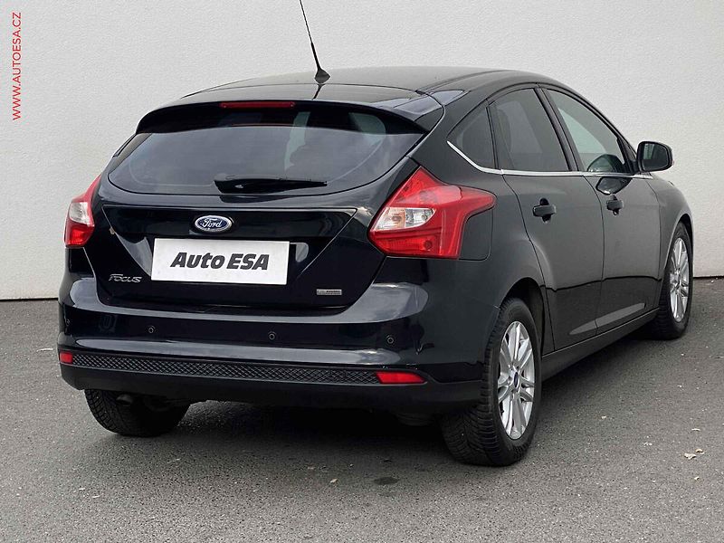 Ford Focus (2012) 1.6 TDCi, AC, xenon - fotka 4 z 17