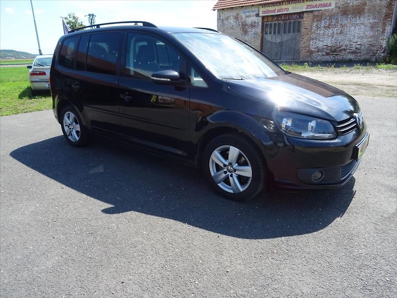 Volkswagen Touran 2,0 TDi 103 kW - fotka 2 z 33