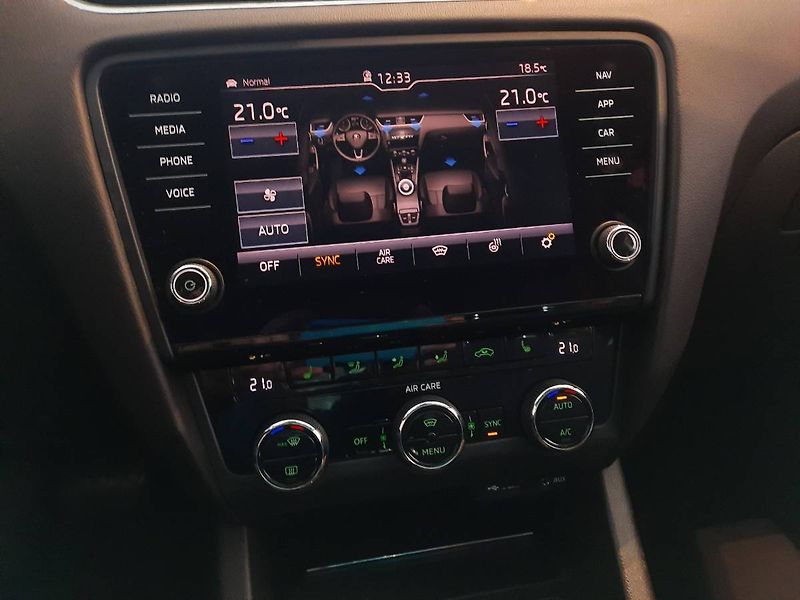 Škoda Octavia (2017) Laurin&Klement 2.0 TDI 4x4 (13 - fotka 14 z 26