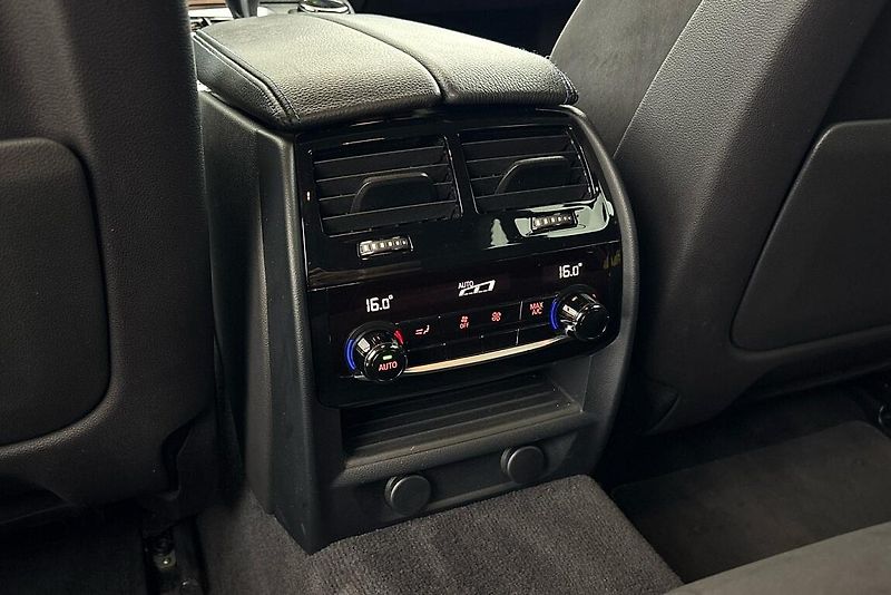 BMW Řada 5 540d xDrive - fotka 21 z 27