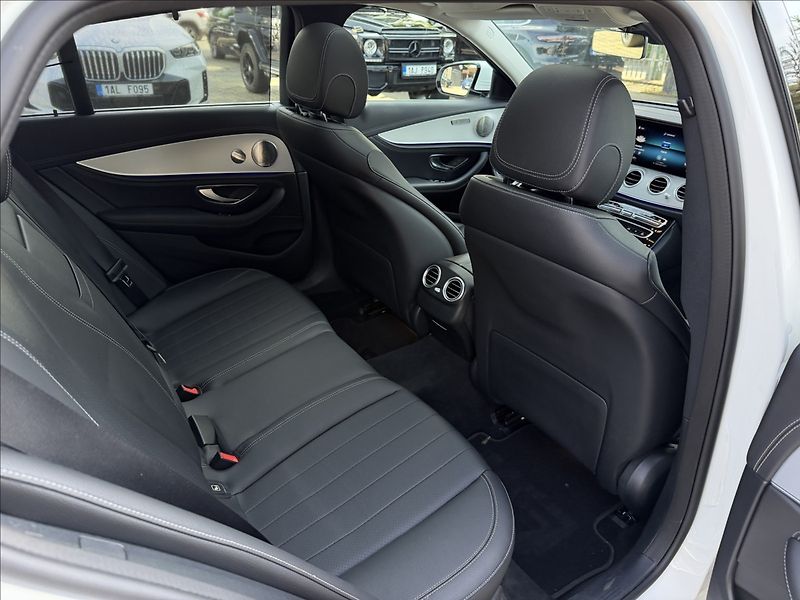 Mercedes-Benz Třídy E 300de 4Matic - fotka 31 z 34