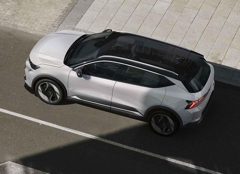 Novým Evropským autem roku je elektrický Renault Scénic