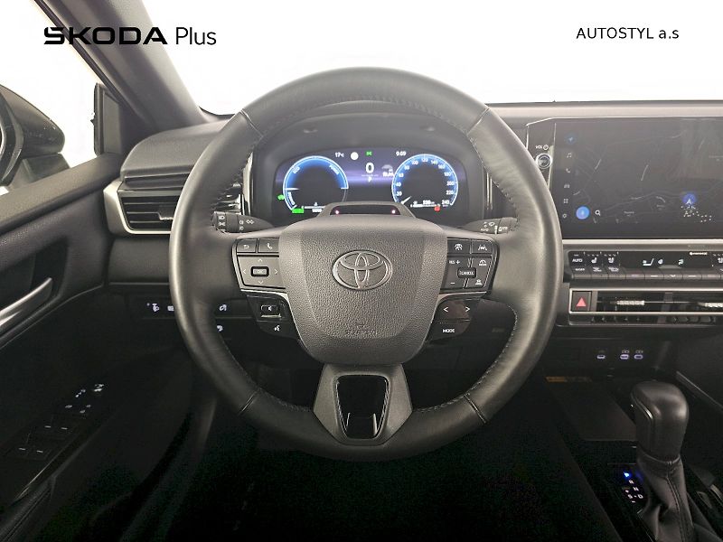 Toyota Camry (2025) 2.5 HEV CVT Prestige 230k - fotka 5 z 25