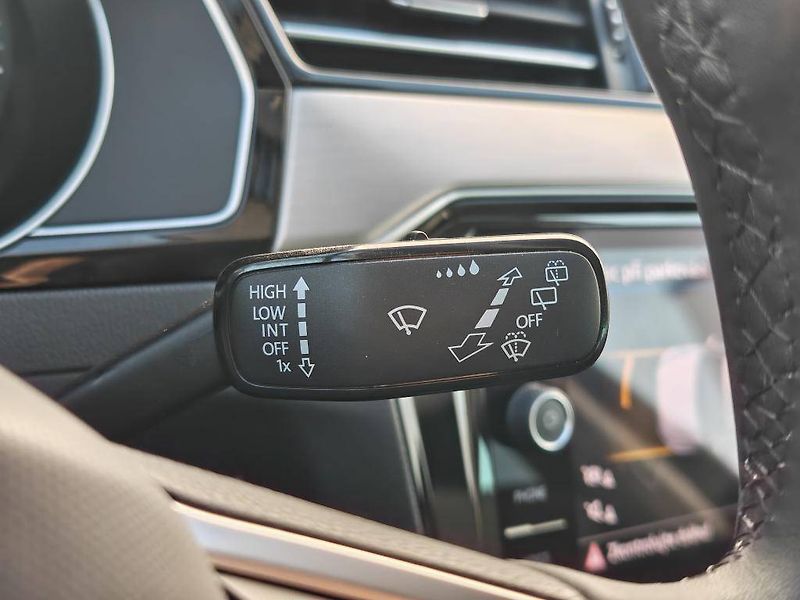 Volkswagen Passat Elegance 6G 2,0TDi - fotka 14 z 23