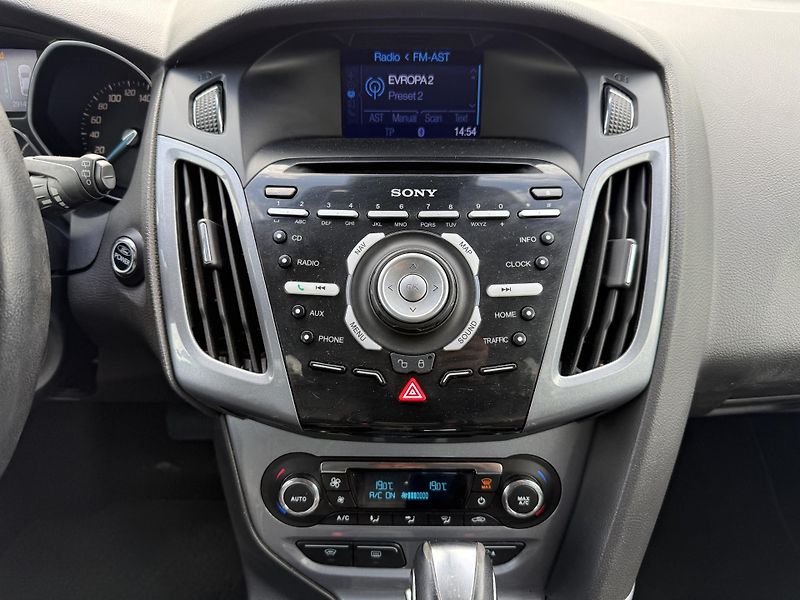 Ford Focus 2,0TDCI 120 kW AUTOMAT - fotka 17 z 23