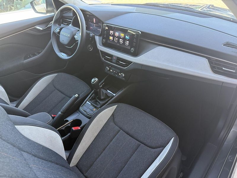 Škoda Kamiq 1,0 TSi 85 kW TopSelection - fotka 12 z 22