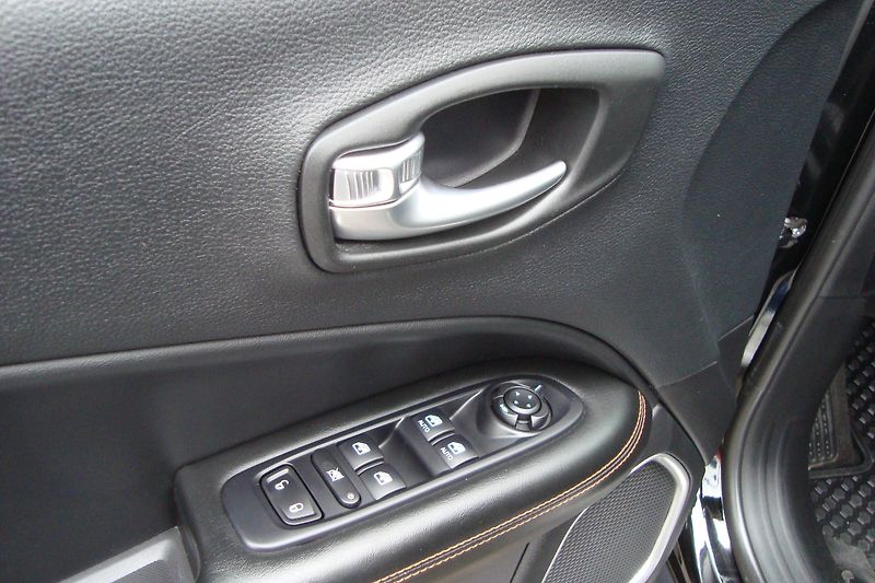 Jeep Compass (2019) LIMITED 2.0 CRD, 4x4 - fotka 33 z 86