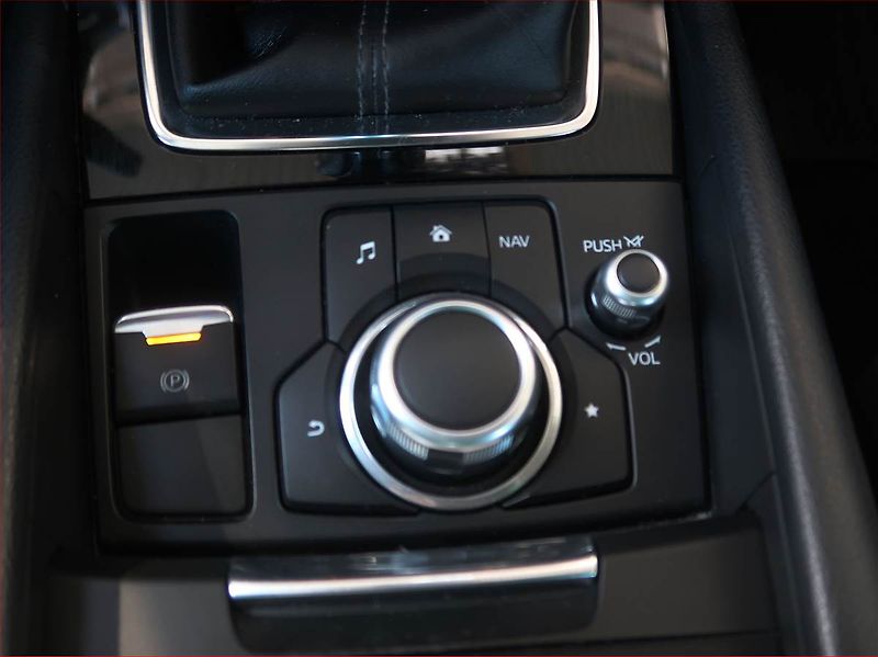 Mazda 3 (2017) 2.0 Skyactiv-G, Tempomat - fotka 16 z 17