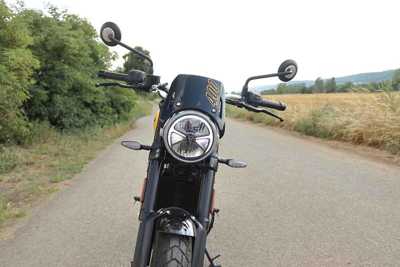 Se Speedem uhodil Triumph hřebíček na hlavičku a Tracker půjde bez pochyby v jeho stopách.