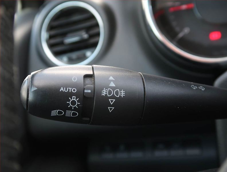 Peugeot 5008 (2016) 1.6 BlueHDi, nová STK - fotka 16 z 19