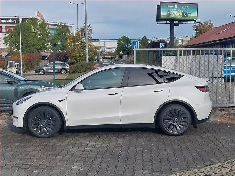 Tesla Model Y (2023) Long Range AWD 79kWh, SoH 92% - fotka 3 z 18