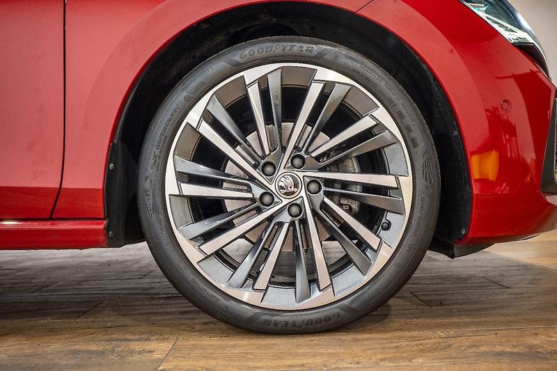 Škoda Superb 2.0 TDI 110 kW L&K - fotka 41 z 43