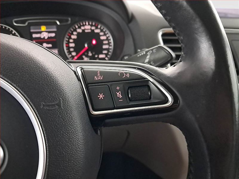 Audi Q3 (2013) 2.0 TDI, 4X4, Automat, Kůže - fotka 19 z 21