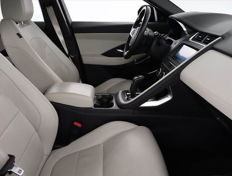 Jaguar E-Pace (2019) P300 AWD - fotka 9 z 26