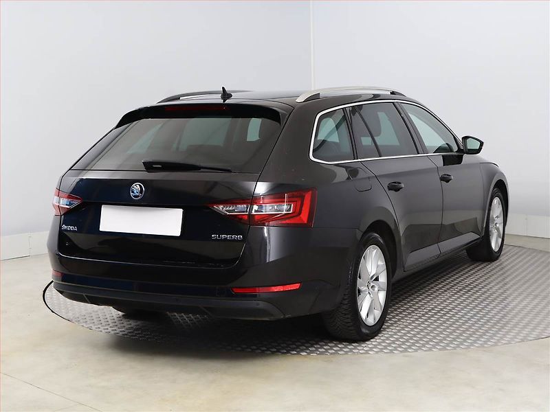 Škoda Superb (2017) 2.0 TDI, Automat, Navi - fotka 5 z 18