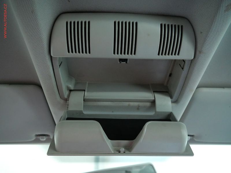 Škoda Octavia (2005) 1.6i, 2.maj,ČR, Ambiente - fotka 17 z 17