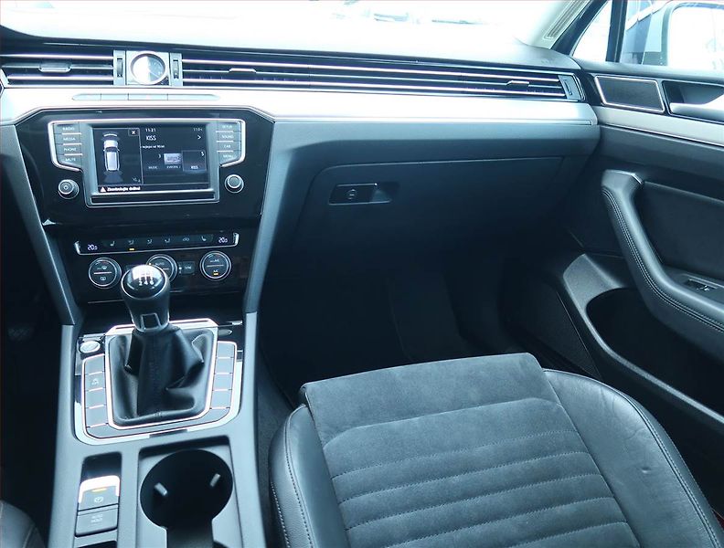 Volkswagen Passat (2015) Highline 2.0 TDI, Tempomat - fotka 8 z 16