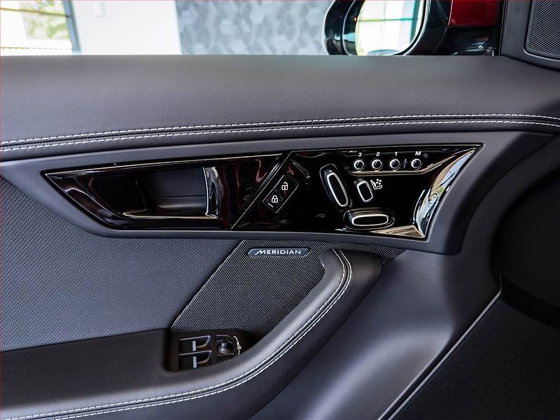Jaguar F-Type (2024) 575 V8 Kompressor - fotka 13 z 20