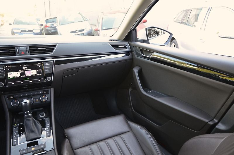 Škoda Superb (2016) 2.0 TDi 140kW 4x4 L&K / 1.MAJ. - fotka 25 z 47
