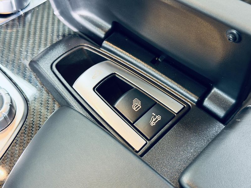 Mercedes-Benz SL (2017) 63*AMG*Masaže*Karbon* - fotka 27 z 40