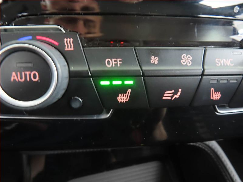 BMW X1 (2016) sDrive18d, Automat, Bi-Xenony - fotka 19 z 20