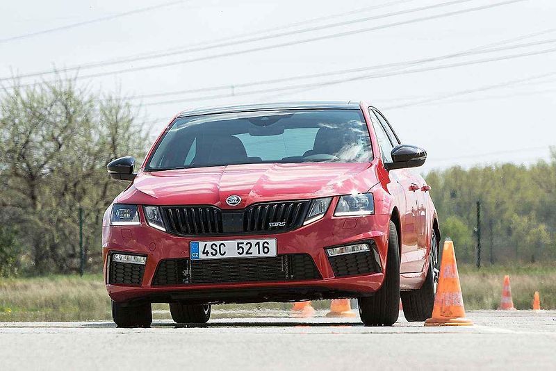 Škoda Octavia Combi RS a Škoda Octavia Scout.