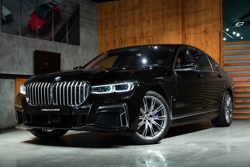 BMW Řada 7 (2019) Ld xDrive - fotka 3 z 30