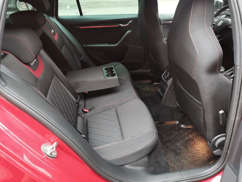 Škoda Octavia (2018) 2.0TDi 135ke RS Challenge DSG - fotka 17 z 32