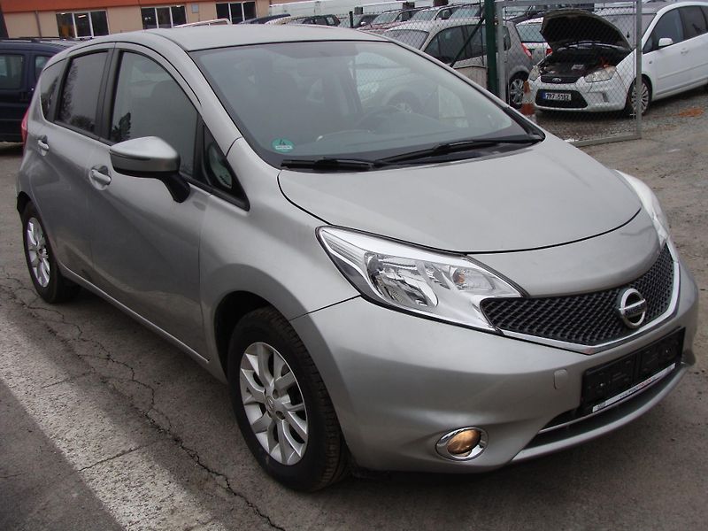 Nissan Note 1.5 DCi, 66 kW, klimatizace - fotka 7 z 23