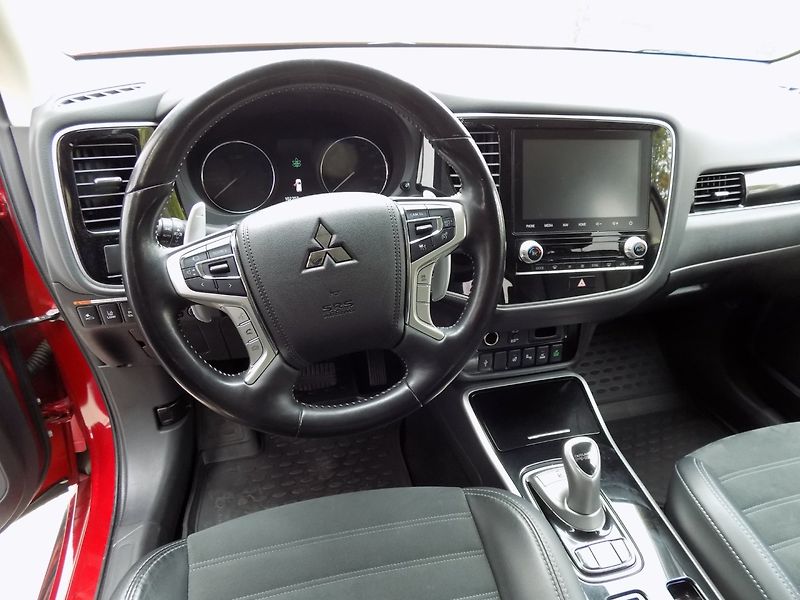 Mitsubishi Outlander (2021) 2.4 PHEV/4WD/1.Maj./LED/ - fotka 24 z 42