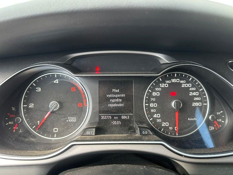 Audi A4 Allroad (2012) 2.0TDi, 105KW, 4x4, B&O - fotka 22 z 27