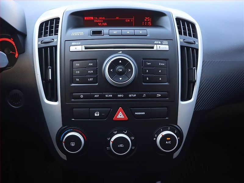 Kia Ceed (2011) 1.4 CVVT, Serv.kniha - fotka 12 z 14