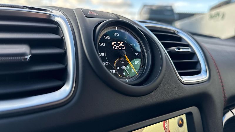 Porsche Cayman GT4 - fotka 27 z 30