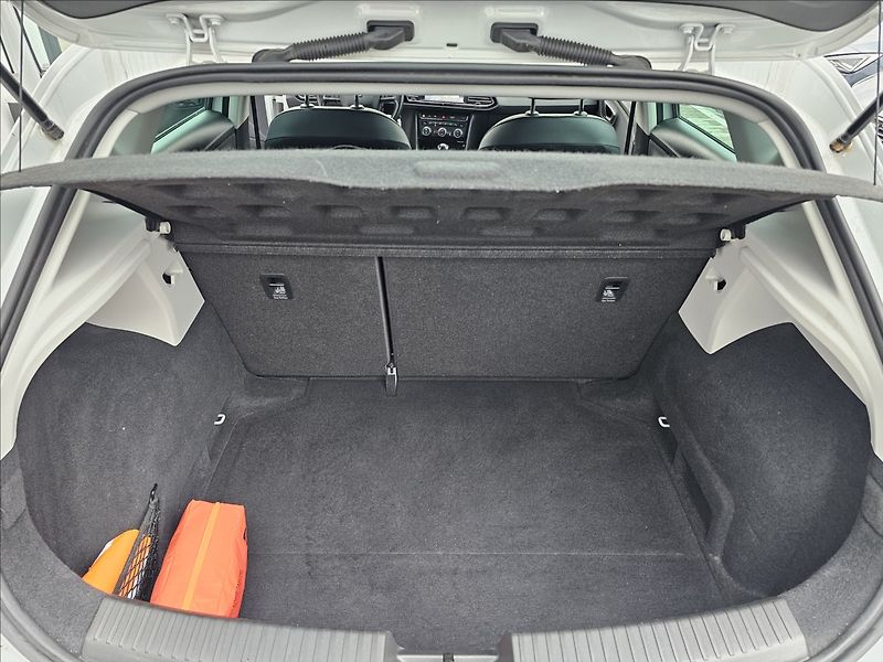 Seat Leon 1,4TSi 110KW FR led NAVI - fotka 31 z 44