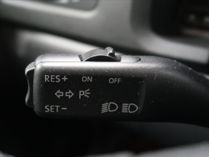 Volkswagen Golf 1,4 i Tour JEN 83500 KM! - fotka 18 z 33