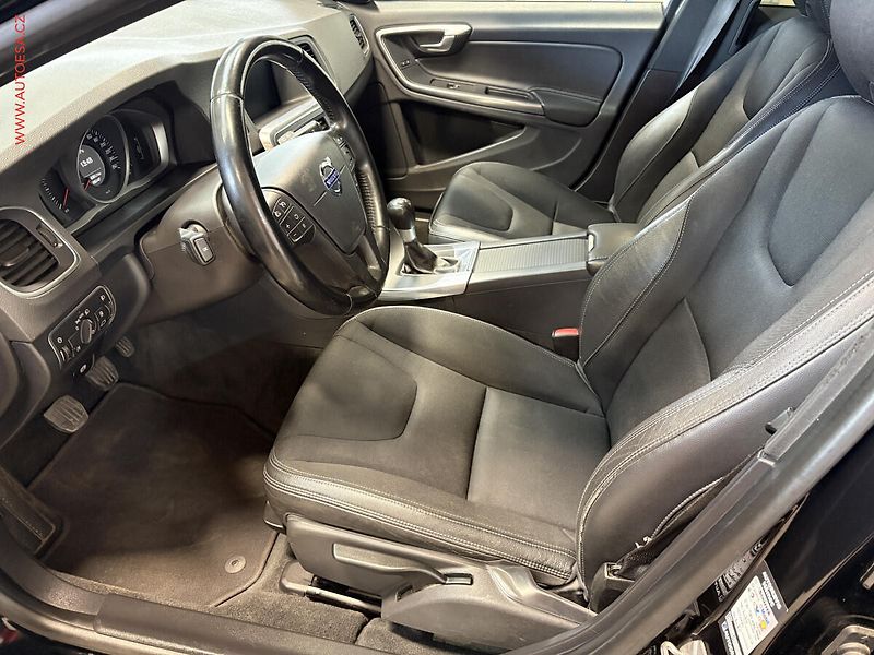 Volvo V60 (2015) 1.6 D2, navi, autoAC - fotka 9 z 14