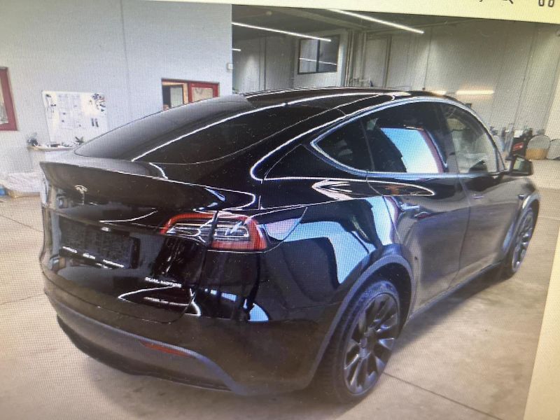 Tesla Model Y LONG RANGE DUAL MOTOR 94,4% - fotka 3 z 5