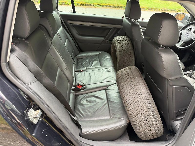 Opel Vectra 1,9 CDTi SW + sada pneumatik  - fotka 16 z 22
