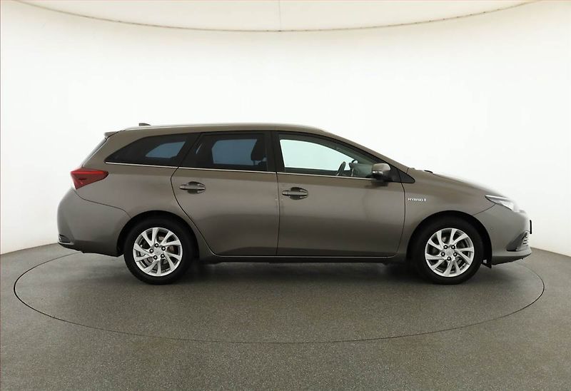 Toyota Auris (2018) Hybrid, Automat, Navi - fotka 6 z 21