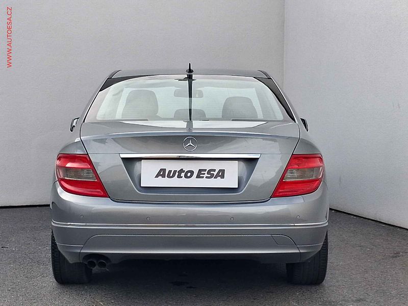Mercedes-Benz Třídy C (2009) 2.2 CDi C200, AC, temp. - fotka 5 z 17